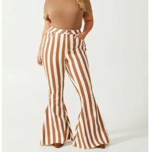 NWT Arula Alden Flare Jeans Size 18